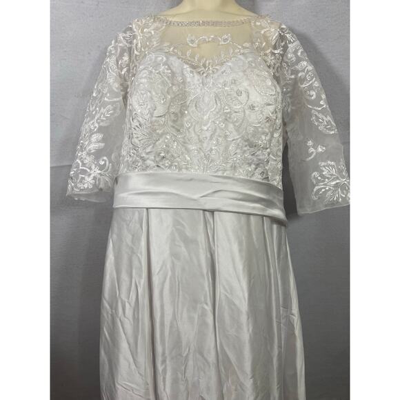 Wedding dress / white - Picture 7 of 16